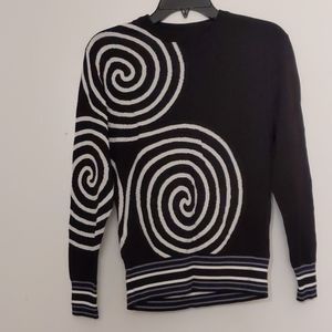 H&M White Swirl Graphic Pullover